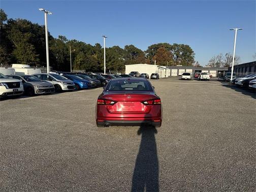 2020 Nissan Altima SR FWD