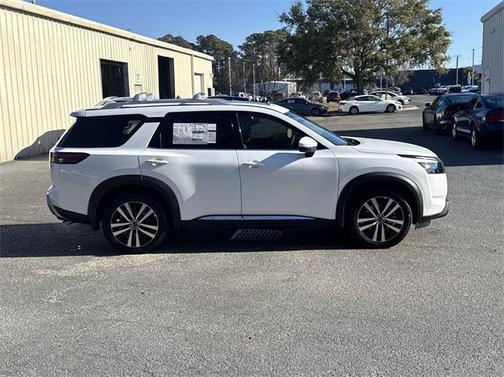 2025 Nissan Pathfinder Platinum 4WD