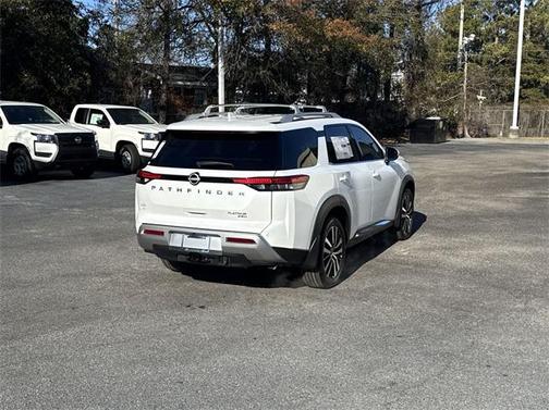 2025 Nissan Pathfinder Platinum 4WD