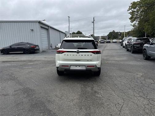 2023 Nissan Pathfinder SL 4WD