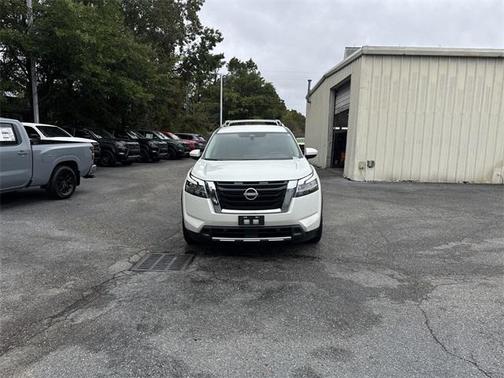 2023 Nissan Pathfinder SL 4WD