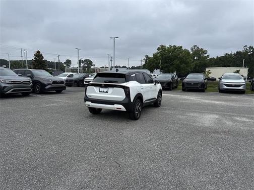 2025 Nissan Kicks SV