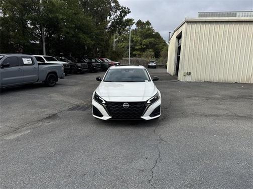 2025 Nissan Altima SR FWD