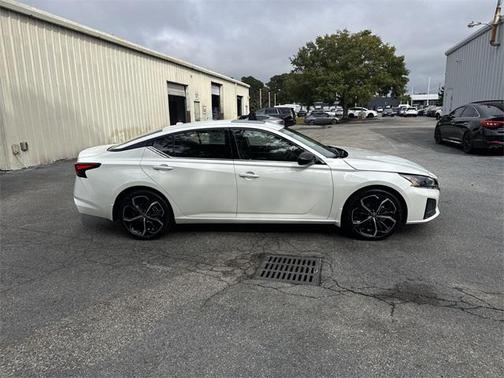 2025 Nissan Altima SR FWD