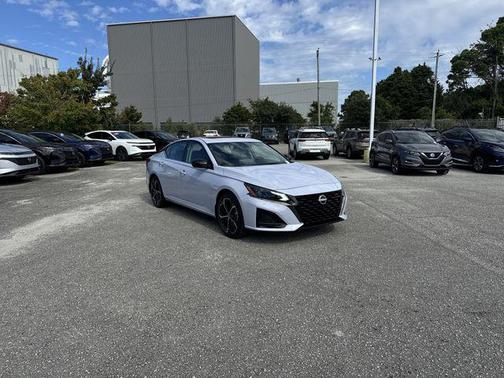 2025 Nissan Altima SR FWD