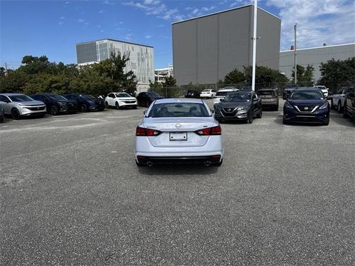 2025 Nissan Altima SR FWD