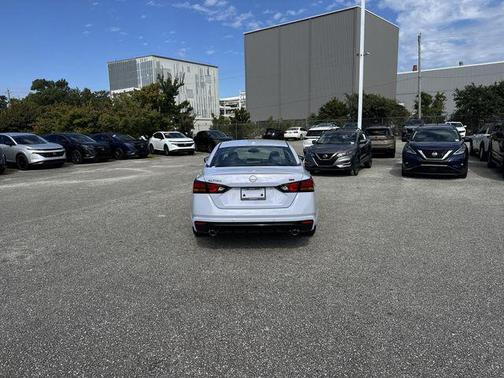 2025 Nissan Altima SR FWD