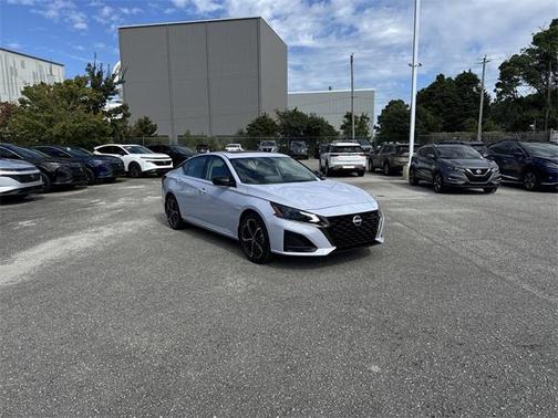 2025 Nissan Altima SR FWD