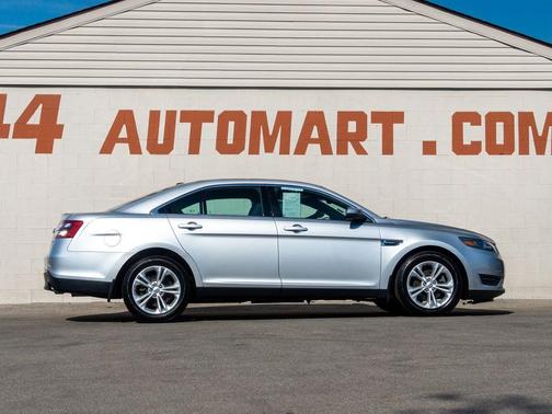 2017 Ford Taurus SEL