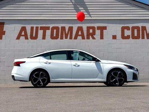 2023 Nissan Altima SR FWD