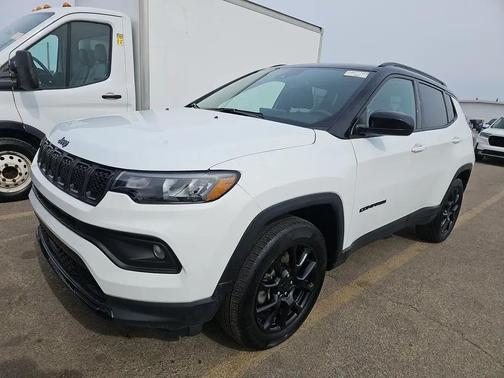 White/off-white 2023 Jeep Compass Latitude