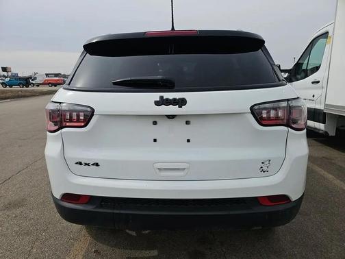White/off-white 2023 Jeep Compass Latitude