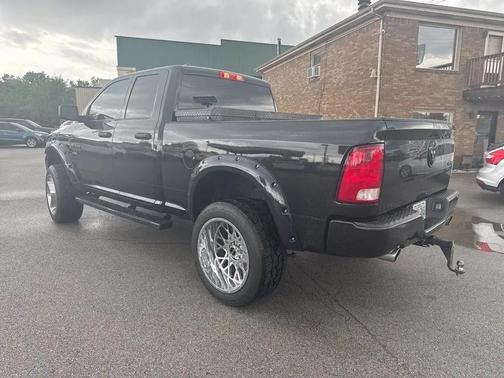 Brilliant Black Crystal Pearlcoat 2019 RAM 1500 Express