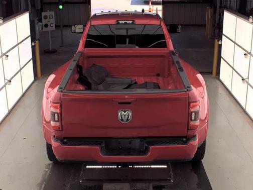 2019 RAM 3500 Laramie Crew Cab 4x4 8' Box