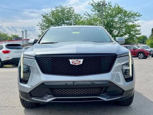 Argent Silver Metallic 2024 Cadillac XT4 Sport