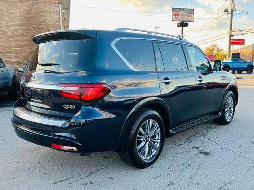 2022 INFINITI QX80 Luxe