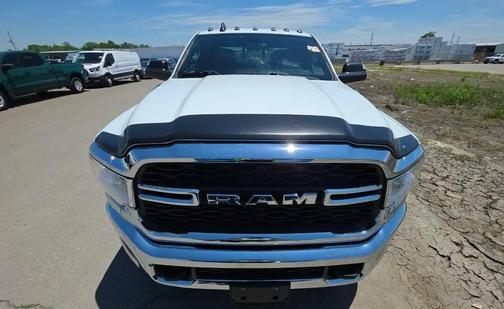 Bright White Clearcoat 2022 RAM 3500 Tradesman Crew Cab 4x4 8' Box