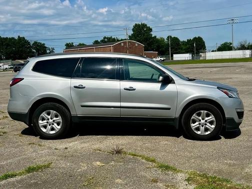 Silver Ice Metallic 2014 Chevrolet Traverse LS