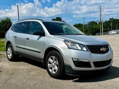 Silver Ice Metallic 2014 Chevrolet Traverse LS