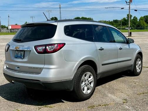 Silver Ice Metallic 2014 Chevrolet Traverse LS