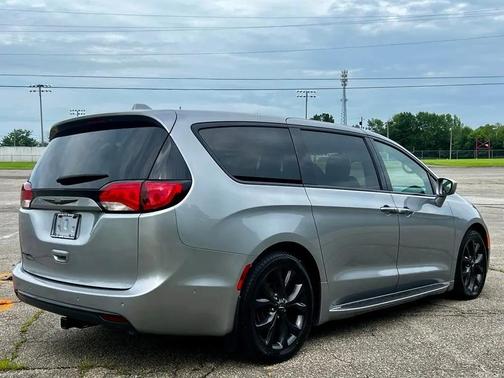 Billet Silver Metallic Clearcoat 2019 Chrysler Pacifica Touring Plus