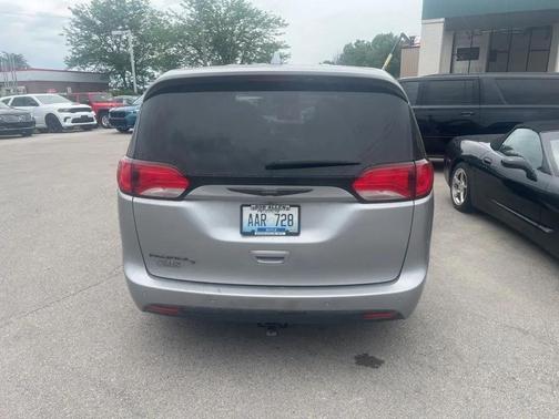 Billet Silver Metallic Clearcoat 2019 Chrysler Pacifica Touring Plus