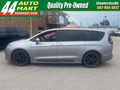 Billet Silver Metallic Clearcoat 2019 Chrysler Pacifica Touring Plus