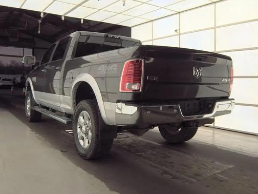 2017 RAM 2500 Laramie Crew Cab 4x4 6'4' Box