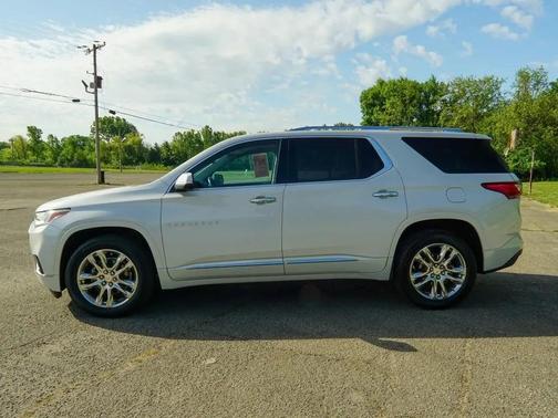 Iridescent Pearl Tricoat 2021 Chevrolet Traverse High Country