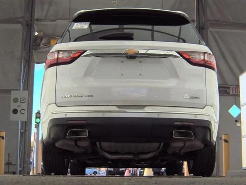 Iridescent Pearl Tricoat 2021 Chevrolet Traverse High Country