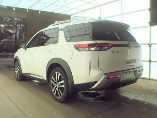 2023 Nissan Pathfinder Platinum 4WD