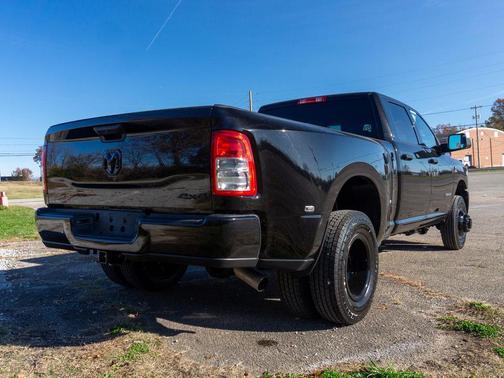 2022 RAM 3500 Tradesman Crew Cab 4x4 8' Box