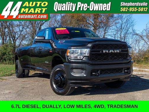 2022 RAM 3500 Tradesman Crew Cab 4x4 8' Box