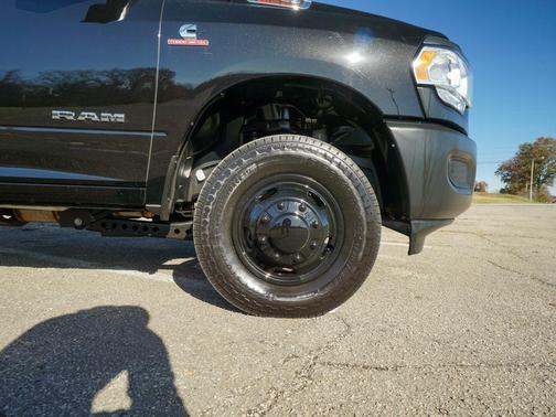 2022 RAM 3500 Tradesman Crew Cab 4x4 8' Box