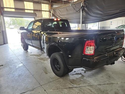 2022 RAM 3500 Tradesman Crew Cab 4x4 8' Box