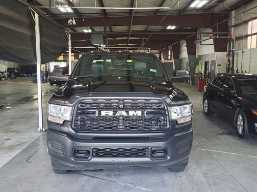 2022 RAM 3500 Tradesman Crew Cab 4x4 8' Box