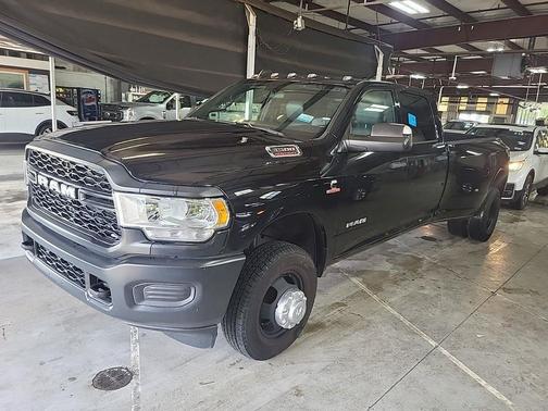 2022 RAM 3500 Tradesman Crew Cab 4x4 8' Box