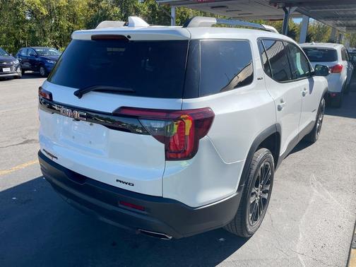 2023 GMC Acadia AWD SLT