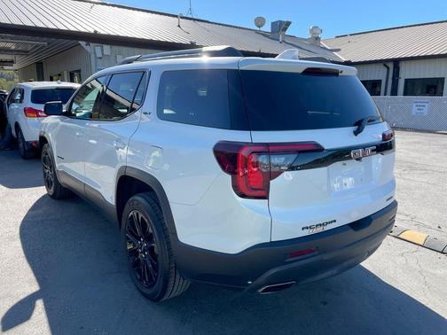 2023 GMC Acadia AWD SLT