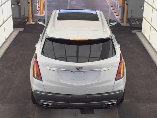 Crystal White Tricoat 2021 Cadillac XT5 Premium Luxury