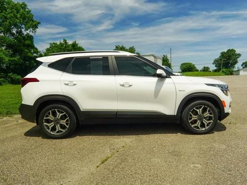 Snow White Pearl 2022 Kia Seltos EX