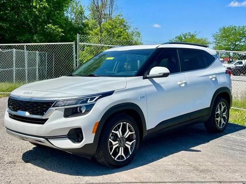 Snow White Pearl 2022 Kia Seltos EX
