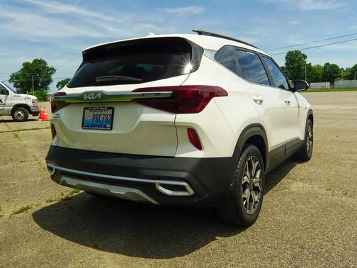 Snow White Pearl 2022 Kia Seltos EX