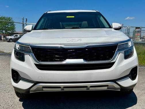 Snow White Pearl 2022 Kia Seltos EX
