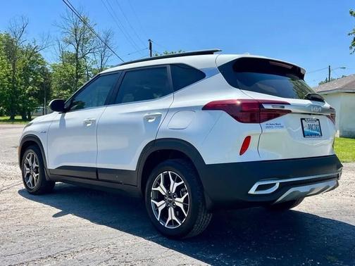 Snow White Pearl 2022 Kia Seltos EX