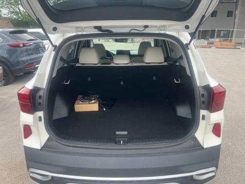 Snow White Pearl 2022 Kia Seltos EX