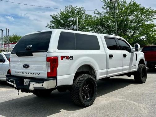 Oxford White 2017 Ford F-250 XLT
