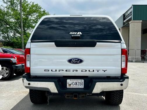 Oxford White 2017 Ford F-250 XLT