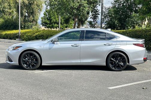 Iridium 2024 Lexus ES 300h Base