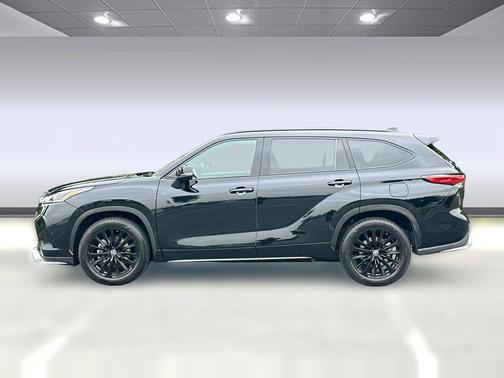 Midnight Black Metallic 2023 Toyota Highlander XSE